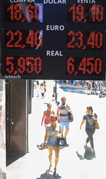 El tipo de cambio flota,