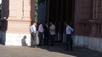 Los presentes a la salida