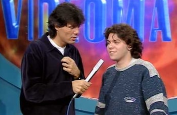 Tinelli entrevista en el viejo “VideoMatch” a un Guido que muy lejos estaba todavía de la conducción