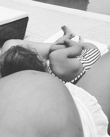 La tierna foto de la panza de la actriz junto a su hija Rufina.