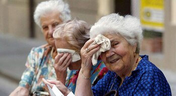 Los ancianos sufren mucho el