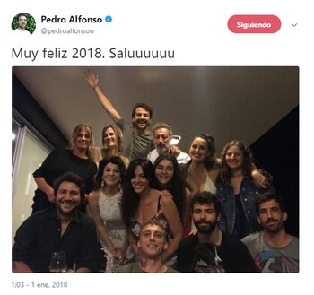 Pedro Alfonso con su mujer Paula Chaves, en Villa Carlos Paz, con parte del elenco de La isla encantada y Explosivos