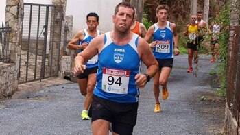 Abuín, compitiendo en una carrera