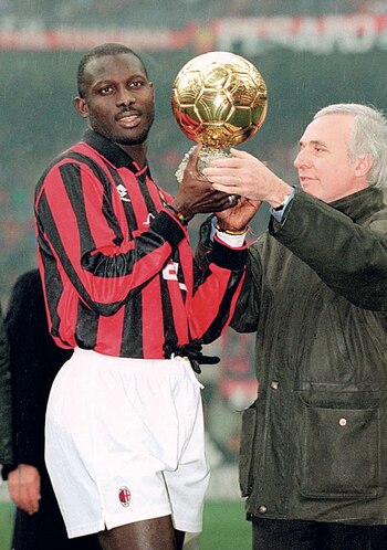 En 1995, cuando se convirtió en el mejor jugador de Europa con la camiseta del Milan.Foto: AFP