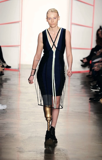 Espléndida, con prótesis, en la