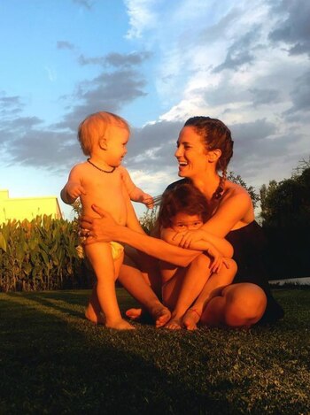 Paula con Olivia y Baltazar