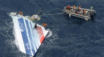 La cola del avión fue