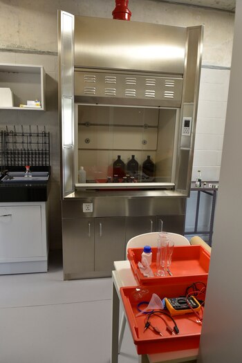 El laboratorio posee materiales importados