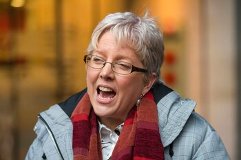 Carrie Gracie – Editora de