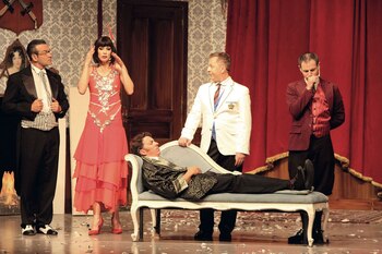 Sobre el escenario en la