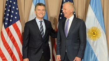 Mauricio Macri junto a Joe
