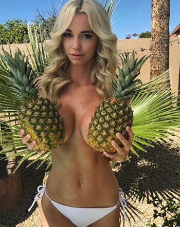 Caitlin Arnett