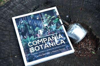 Compañía botánica (Ed. Grijalbo). Foto Maxi