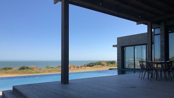La intimidad que otorga este exclusivo balneario, ubicado a 40 kilómetros de Punta del Este, es principalmente valorado por las celebridades que la visitan