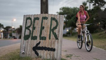 Cartel sobre la avenida Libertador