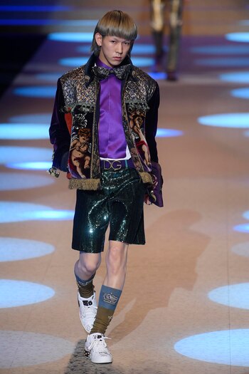 Fiel a su estilo , dando