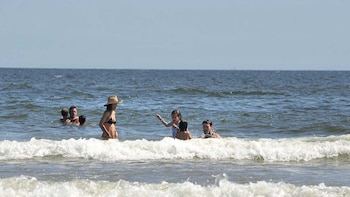 Agustina Cherri con su pareja