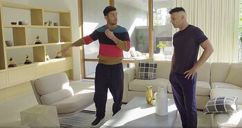 En su mansión, construida en