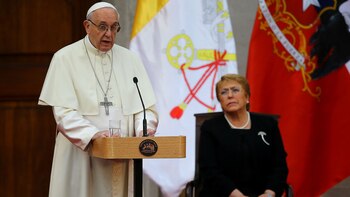 Francisco junto a la mandataria