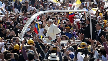 El papa Francisco se trasladará sobre