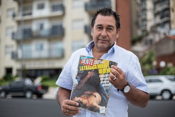 Oscar Etchart posa con su