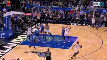 Afflalo le lanzó un golpe