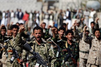 Milicianos hutíes en la capital