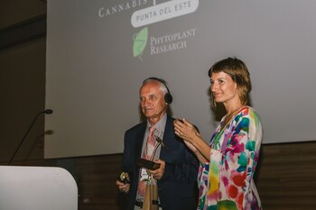 El profesor Lúmir Hanus brindó