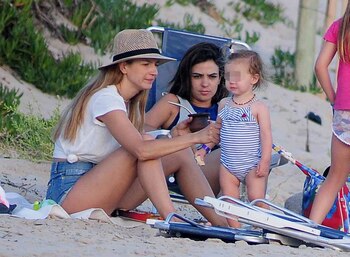 Las actrices con la pequeña