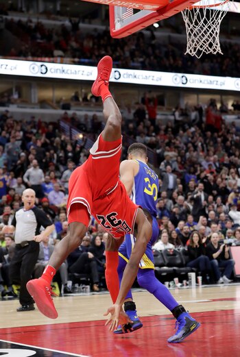Así cayó Kris Dunn en el duelo