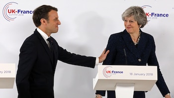 Emmanuel Macron y Theresa May