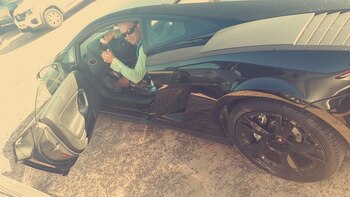 Daniel Lara trabaja como cuidacoches