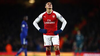 Sánchez abandonó el Arsenal seis