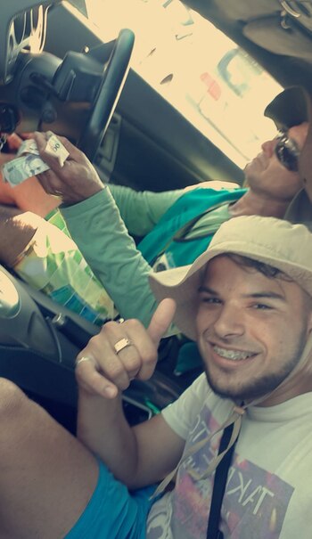 Lara junto a su hijo