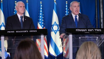 El vicepresidente estadounidense Mike Pence junto al