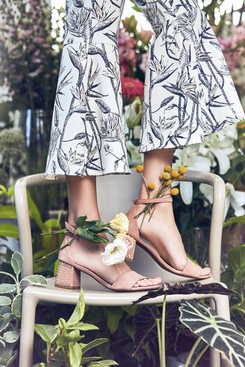 Pantalón estampado con terminación acampanada