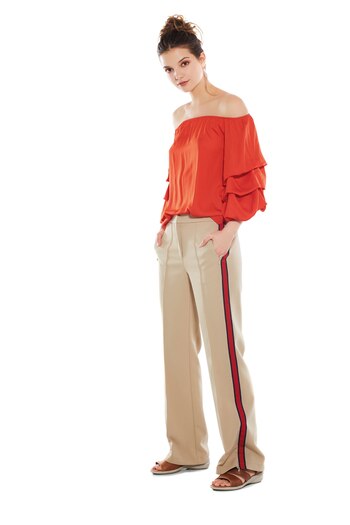 Camisa con volados en las