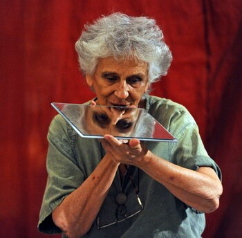 La artista Mireya Baglietto, aconsejó