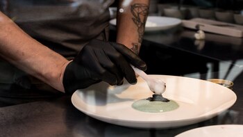 Dillon hoy cocina en Conquer