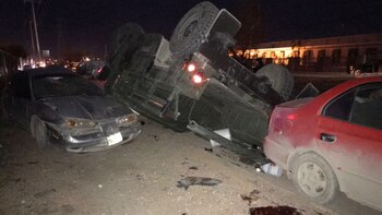 Automóviles chocados y manchas de