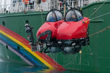 (Christian Åslund/Greenpeace)