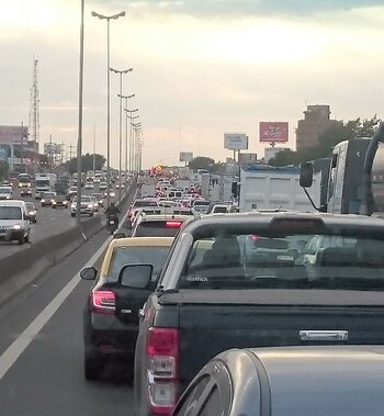 Una postal de las demoras en la Panamericana. (@rebellocarla)