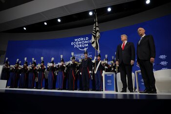 Además de la situación económica, los líderes mundiales en el Foro Económico Mundial en Davos expresaron su preocupación a la hora de interactuar con sus empleadas mujeres en el trabajo. (Reuters)