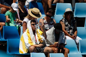 El público del Australian Open también sintió las altas temperaturas en Melbourne (Getty Images)