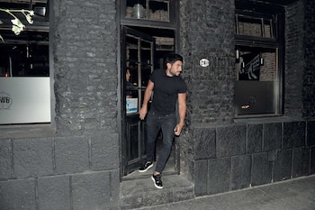 Moyano sale un momento después.