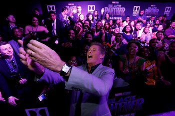 El actor David Hasselhoff tomándose una