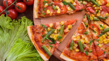 Una porción de pizza tiene