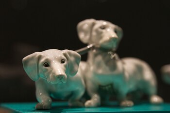 230 esculturas de porcelana de