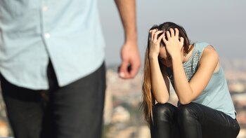 Es esencial que los adolescentes sepan identificar las distintas señales de violencia (Getty Images)