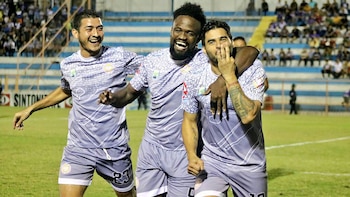 Isidro Metapán (El Salvador) y